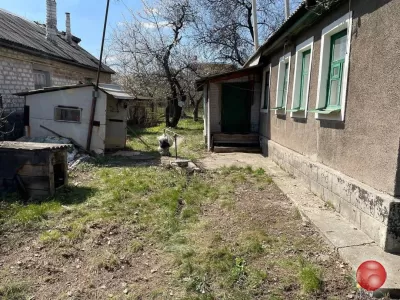 Продаётся дом в центре города Луганск