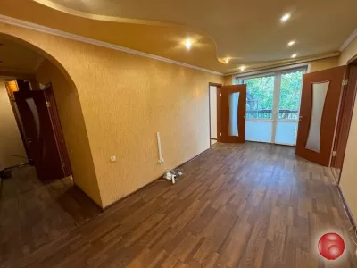 Продам 2-х комнатную квартиру в Луганске