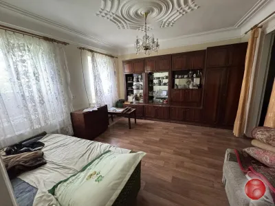 Продам часть дома и флигель 116 кв. м. (р- н 33 школы)