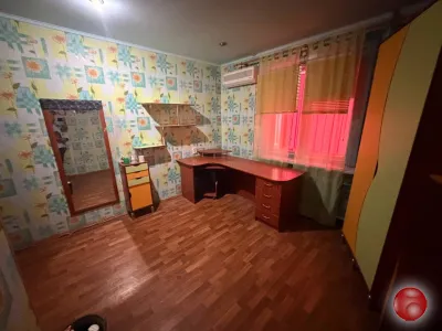 Продам 3- к квартиру на кв. Южный