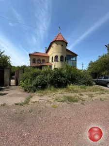 Продам 3-х этажный дом в г.Петровское (пригород Красного луча)